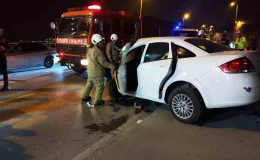 Kadıköy’de Otomobil Direğe Çarptı: 3 Yaralı