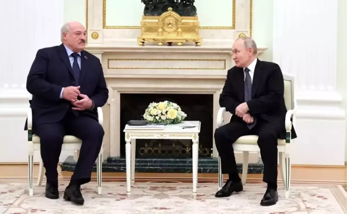 Putin, Lukaşenko’ya Aziz Andreas Nişanı Verdi