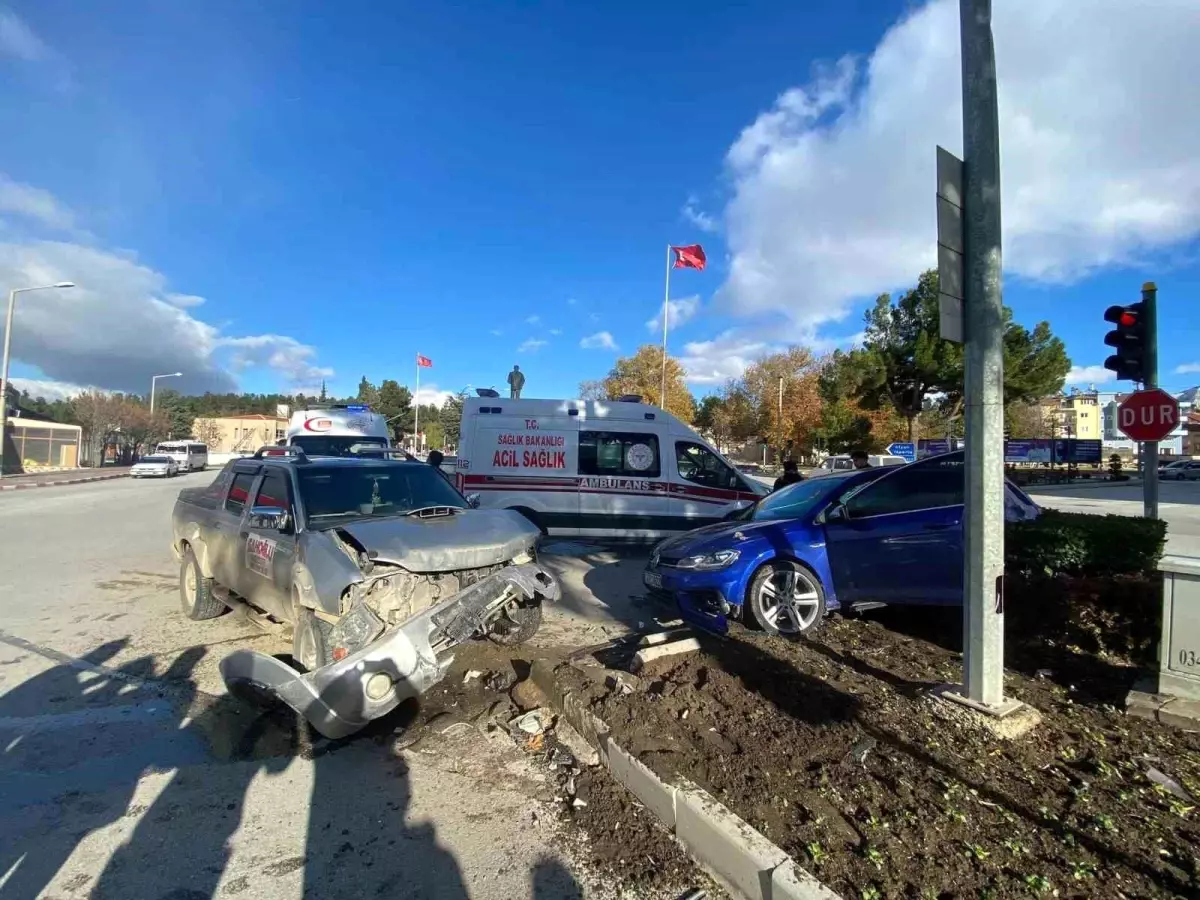 Burdur’da Trafik Kazası: 3 Yaralı