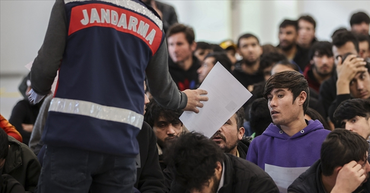 Esenyurt’ta ‘Kalkan-29’ operasyonu: 242 kaçak göçmen yakalandı