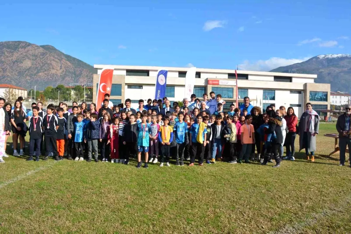 Köyceğiz’de Atatürk Yol Koşusu Yapıldı
