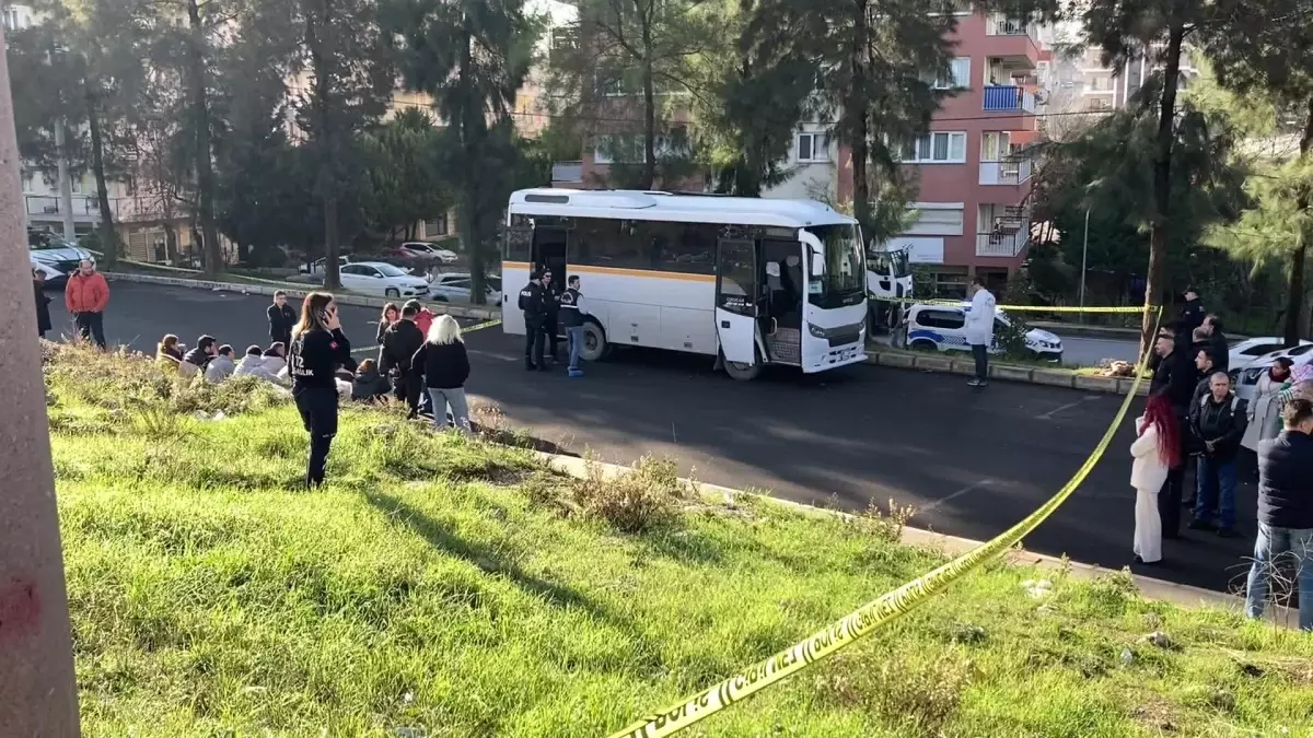 Okul Servisi Tıra Çarptı: 1 Ölü