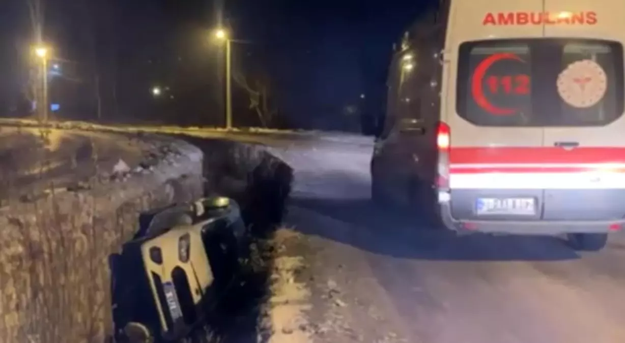 Yüksekova’da Araç Kanalda: 3 Yaralı