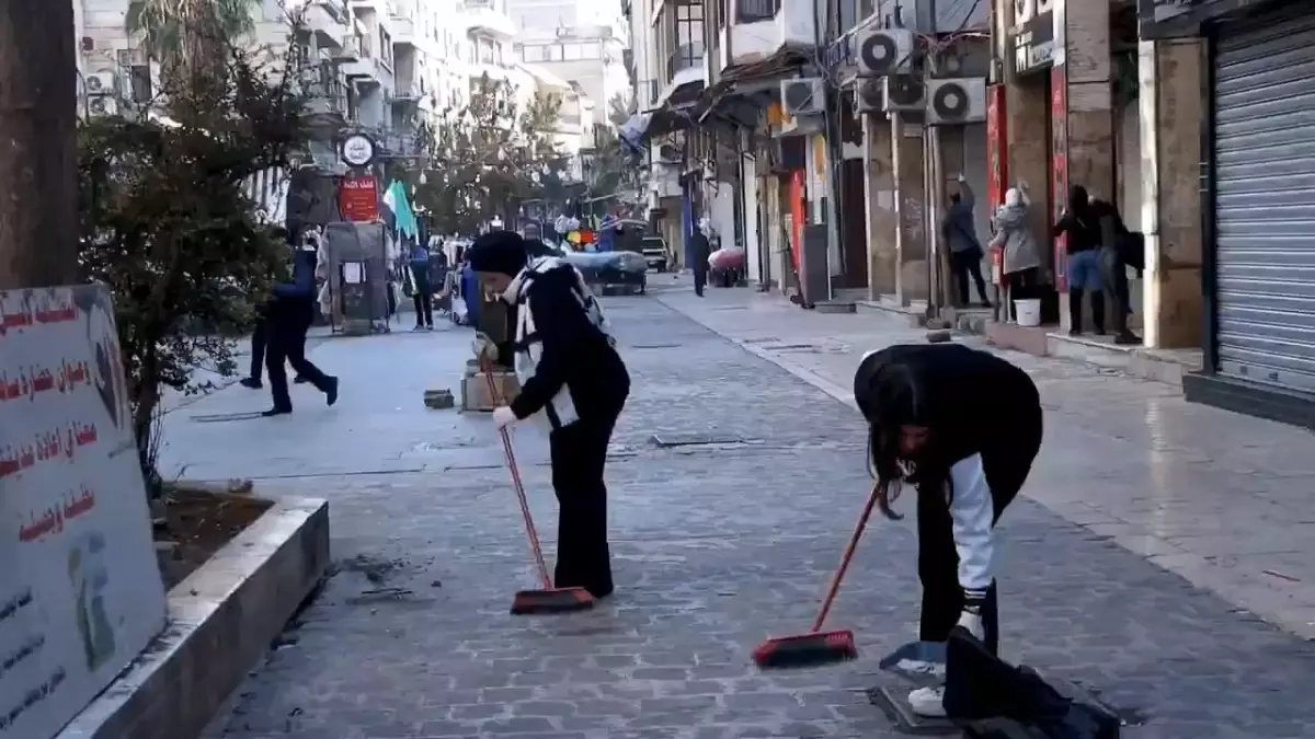 Şam’da Halk Temizlik Çalışmalarına Katıldı