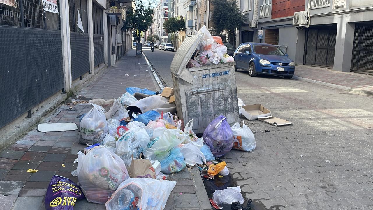 Aydın sokakları çöp yığınlarıyla doldu