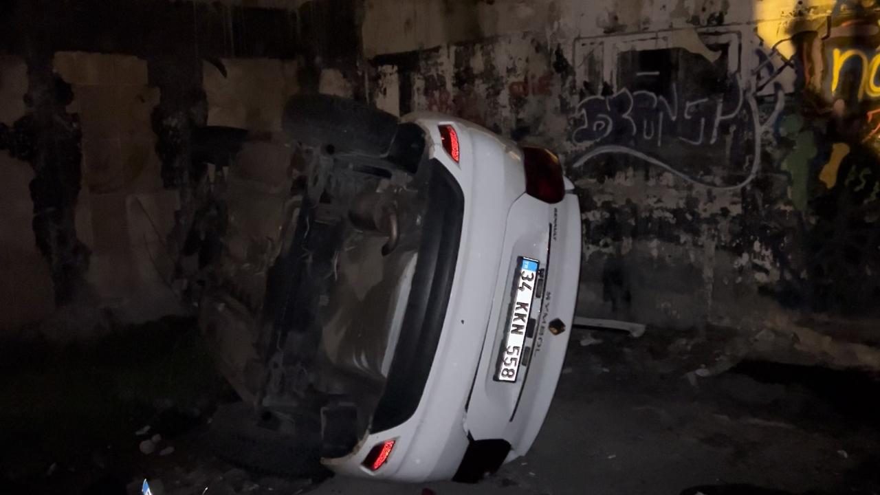 İstanbul’da otomobil viyadükten düştü
