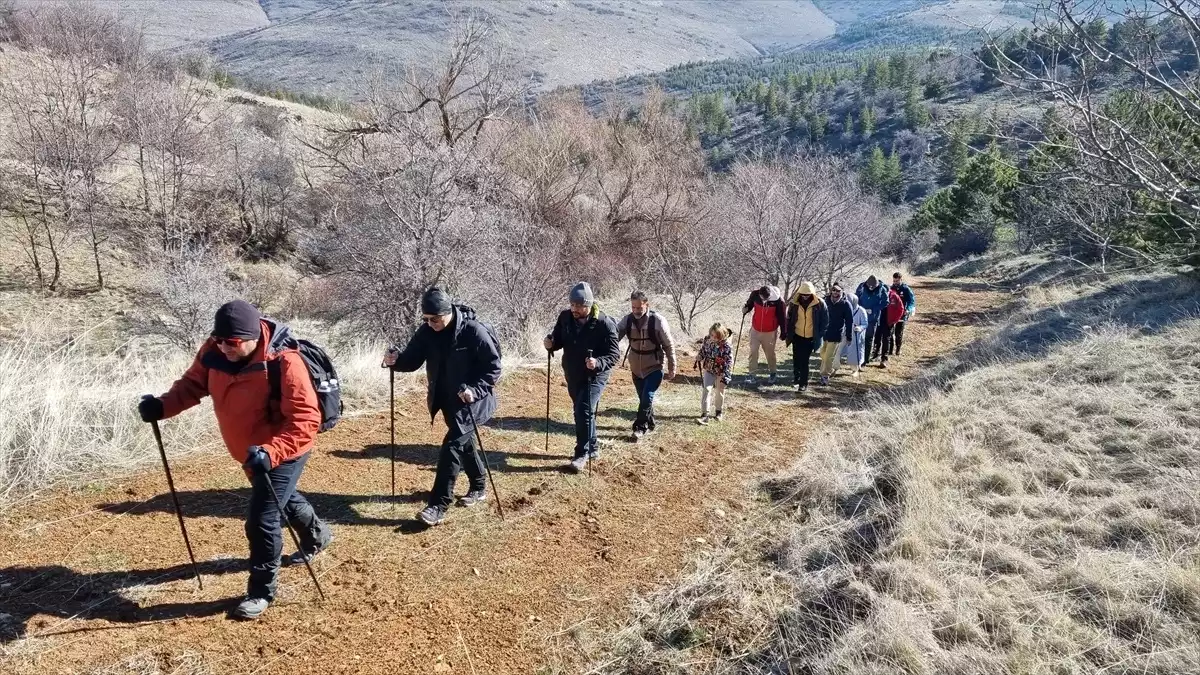 Kırşehirli dağcılar, Kervansaray Dağı’nın zirvesine tırmandı