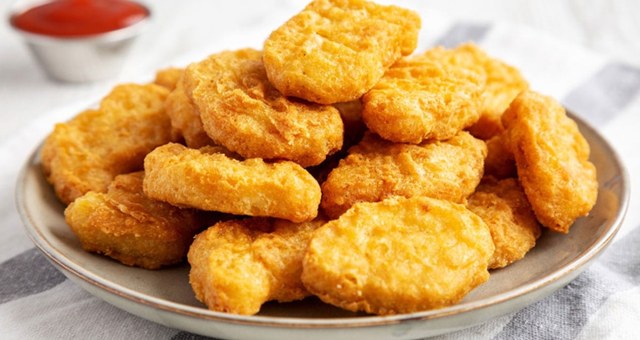 Sınır dışı edilmekten tavuk nugget kurtardı