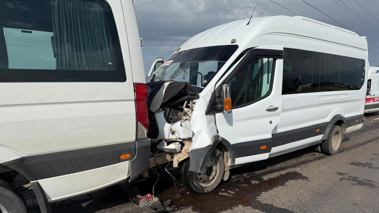 Şarlıurfa’da servis minibüsleri çarpıştı: 28 yaralı